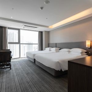 Family Twin Room Harbor View